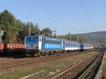 362 111-7 zusehen mit einem Schnellzug bei der Ausfahrt in Kynperk nad Ohr am 02.10.13 