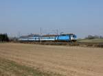 Die 362 062 mit einem R nach Prag am 29.03.2014 unterwegs bei Chotíkov.