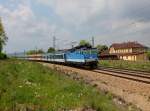 Die 362 084 mit einem Rx nach Prag am 14.05.2015 unterwegs bei Zbiroh.