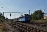 363 526-5 zusehen am 02.10.13 mit einem leeren Autozug in Trsnice.