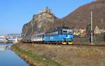 363 006-8 zu sehen am 17.11.18 mit einem Militärzug in Ústí nad Labem-Střekov.