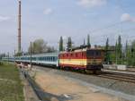 Ganz international der EC 175 nach Budapest: CD-Lok 371 002 mit 9 Stck MAV-Waggons auf DB-Gleisen bei DD-Reick, 30.04.2006
