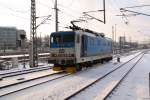 Die ehemals verkehrsrote 371 201-5 hat kurz zuvor den EC 174 aus Budapest nach Dresden Hbf gebracht und fhrt nun zu ihrer Abstellposition, um auf den nchsten EC in Richtung Tschechien zu warten. Fotografiert am 07.01.2010. 