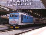 BR 371 201-5 steht mit EC 174 nach Berlin Gesundbrunnen im Bahnhof hl.n.
am 07.05.2010