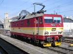 371 005-0 steht am 03.04.11 im Hbf Dresden und wartet auf neue Aufgaben.