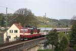 371 004-3 passiert am 18.03.'11 mit einem EC das  Pirnaer Elbschlsschen  in Pirna