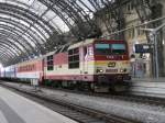 371 005-0 steht mit EC nach Brno am 30.04.2012 in Dresden Hbf an