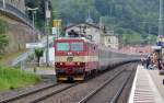 371 003 befrderte am 05.07.13 den EC 173 durch Knigstein Richtung Decin.