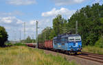 372 007 schleppte am 04.08.19 einen gemischten Güterzug durch Muldenstein Richtung Bitterfeld.