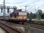 372 006-7 durcheilt mit ihrem EC nach Prag den Bahnhof Heidenau.30.06.07.