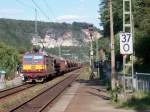 372 014  kommt bei Wehlen (Schs. Schweiz) mit gemischtem Gterzug aus Tschechien (26.08.2003) 
