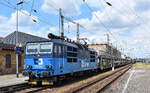 ČD Cargo a.s., Praha [CZ] mit ihrer  372 014-1  (NVR:  CZ-CDC 91 54 7 372 014-1 ) verlässt mit einem leeren PKW-Transportzug die Abstellgleise am Bahnhof Falkenberg, 21.06.23