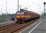 372 014 mit einem Gterzug in Dresden-Reick (15.07.2004)  