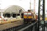 372 009-1 der CD mit Gterzug bei der Durchfahrt Dresdener Hauptbahnhof.