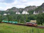 Eine CD  Kndelpresse  mit einem Containerzug von Deutschland nach Tschechien; 23.06.2010 zwischen Wehlen und Rathen
