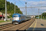 380 018-2 (Škoda 109 E1) auf Durchfahrt im Bahnhof Ústí nad Orlicí (CZ).