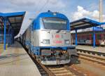 380 011-7 (Lokdepot Prag) endet Fahrt mit EC 137 „Moravia“ Ostrava hl. n./Ostrau Hbf. – Přerov/Prerau  - Břeclav/Lundenburg* – Kúty (SK) – Bratislava hl. st./Preßburg Hbf. – Štúrovo – Szob (H) – Budapest; 20.04.2012. Zug fährt weiter mit Loks der Eisenbahngesellschaft der Slowakei (ZSSK), ab 12/2012 (hierauf als EC „Varsovia“ Warschau – Budapest) vielleicht mit Baureihe 350 ZSSK und bereits ab Ostrauer Gebiet. Die Loks der Baureihe 380 fahrt durch mährischen Abschnitt der Kaiser-Ferdinands-Nordbahn auch mit EC-Zügen in Fernverbindung Österreich – Polen. 