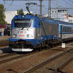 Festival parních lokomotiv v Benešově 2025, der Schnellzug Silva Nortica mit 380 005-9 läuft in Benesov ein.28.09.2025 09.53 Uhr.