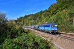 383 011 mit einem leeren Autozug am 01.10.2020 bei Ingling.