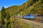 383 003 mit einem leeren Autozug am 19.10.2020 bei Ingling.