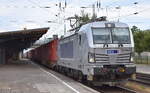 METRANS a.s., Praha [CZ] mit ihrer recht neuen  383 428-0  [NVR-Nummer: 91 54 7383 428-0 CZ-MT] und einem Containerzug am 21.06.23 Durchfahrt Bahnhof Falkenberg (Elster).