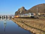 386 018 und 386 027 (Metrans) waren am 13.02.22 mit einem Containerzug in Ústí nad Labem-Střekov zu sehen.