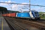 CD Cargo 388 021 schelpt am 27 Mai 2025 ein Ganzzug durch Decin hl.n.