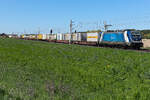 Ein Kessel buntes zeiht die CD 388 021 am 22.4.26 bei Roßlau 