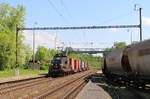 210 054-3 zu sehen am 09.05.18 mit einem Containerzug in Nebanice.