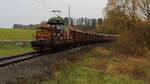 Passend zu der schon abgenutzten Lok einer 210, auch bekannt in Tschechien als Bügeleisen, gab es bei der Übergabe Regen. Die 210 046 zog al Mn 88304, mit Holz beladene Waggons aus Kaplice gen Horni Dvoriste. Aufgenommen am 31.10.2023
