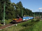 Die 210 055 mit einem Os nach Lipno nad Vltavou am 14.08.2016 bei der Ausfahrt aus Vyšší Brod.