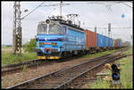 CD Laminatka 230096-0 fährt hier am 16..2019 um 10.25 Uhrmit einem Container Zug in Richtung Ungarn durch den slowakischen Bahnhof Tvrdosovce.