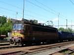 Die Wechselstromlok CD 230-024 wird in Karlovy Vary vor diesen Gterzug gespannt. Diese Laminatka hier hat ihre Drehgestelle beleuchtet.

10.05.2008 Karlovy Vary
