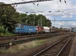 Die 230 092 und die 742 200 mit einem Gterzug am 20.06.2011 bei der Ausfahrt aus dem Pilsener Hbf.