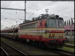 CD 230 055 steht mit einem Autotransporter in Kutn Hora (25.