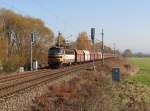 230 053-1 hier am 03.11.15 mit einem Kohlezug bei der Einfahrt in Tršnice. Schublok war 230 065-5.