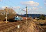 240 050-5 und 240 044-8 zu sehen mit der Kohle am 14.02.18 in Chotikov. Im Hintergund ist 742 116-7 mit der Übergabe Sokolov-Cheb auf dem Gegengleis zu sehen.