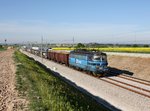 Die 240 021 mit einem Güterzug am 22.05.2016 unterwegs bei Horusice.