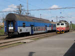 ČD 242 279-8 am 10.05.17 beim Rangieren im Bahnhof Jihlava město. Der Zug ist Os 14872, Jihlava město - Havlíčkův Brod.