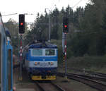 242 238-4 führt den kurzen Os von Jihlava nach Havlíčkův Brod. Bahnhof Šlapanov.
21.09.2018 17:32 Uhr.