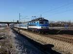 Die 242 249 mit einem R nach Brno am 03.12.2016 unterwegs bei Horusice.