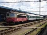 242 279-8 steht mit einem Nahverkehrszug im Bahnhof Cheb, am 09.06.10.