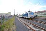 28.8.2010 16:16 ČD Baureihe 242 244-2 mit einem Personenzug (Os) aus Cheb nach Klterec nad Ohř bei der Einfahrt in den Bahnhof Sokolov.