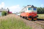 3.9.2011 13:34 ČD 242 255-8 mit einem Personenzug (Os) aus Cheb nach Klterec nad Ohř zwischen den Bahnhfen Nebanice und Kynperk nad Ohř.

