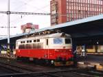 242 245-9 auf Bahnhof Cheb am 31-7-2005. Bild und scan: Date Jan de Vries.