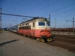 242 282-2 bei der Ausfahrt im Bahnhof Cheb, am 17.03.12.