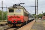 242 254-1  mit R 664 Brno-Plzeň auf Bahnhof Jindřichův Hradec am 27-5-2013.