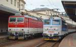 362 015-0 mit verspttete EC 271 „Petrov“ Brno/Brnn – Kty – Bratislava hl. st. (07:50) – trovo – Budapest und 242 278-0 ČD mit Fernzug R 811 „Gemeran“ („Der Gemerer“) Bratislava hl. st. (08:03) – Zvolen os. st. – Koice am Hauptbahnhof der Hauptstadt Slowakeis; 19.10.2013