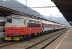 242 221-0 ČD mit Fernzug R 831 „Tekov“ Bratislava hl. st. – Bansk Bystrica hlt im Bf. Zvolen os. st./Altsohl Persbf.; 07.04.2012