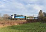 242 201 mit einem Os nach Pilsen am 03.01.2014 bei Vicenice.